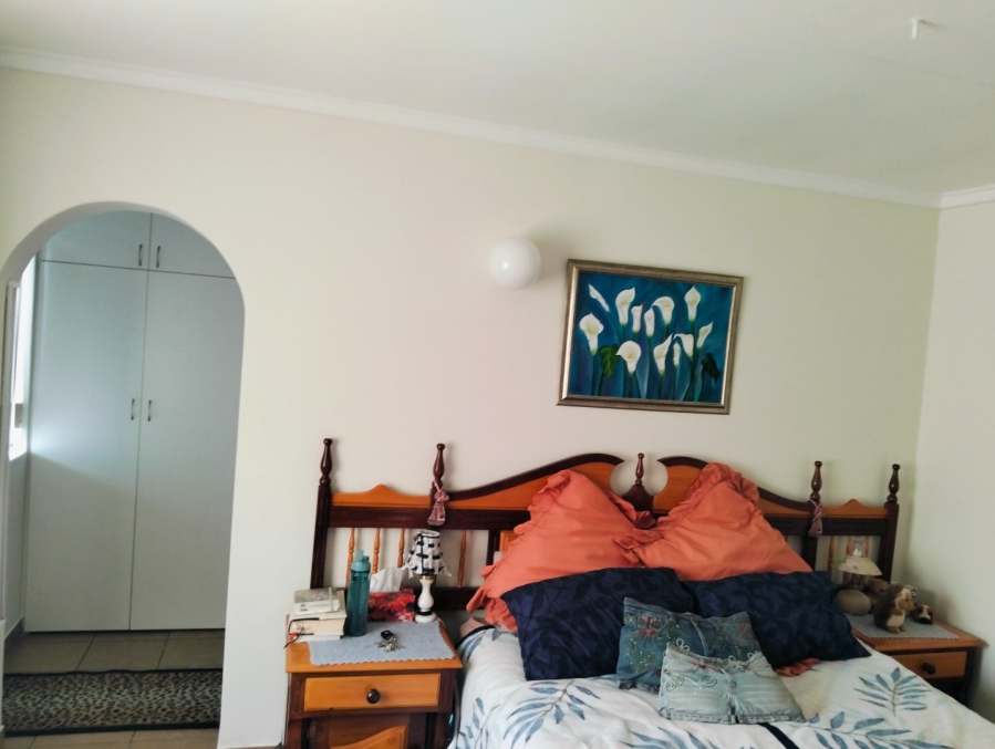 5 Bedroom Property for Sale in Denneoord Western Cape